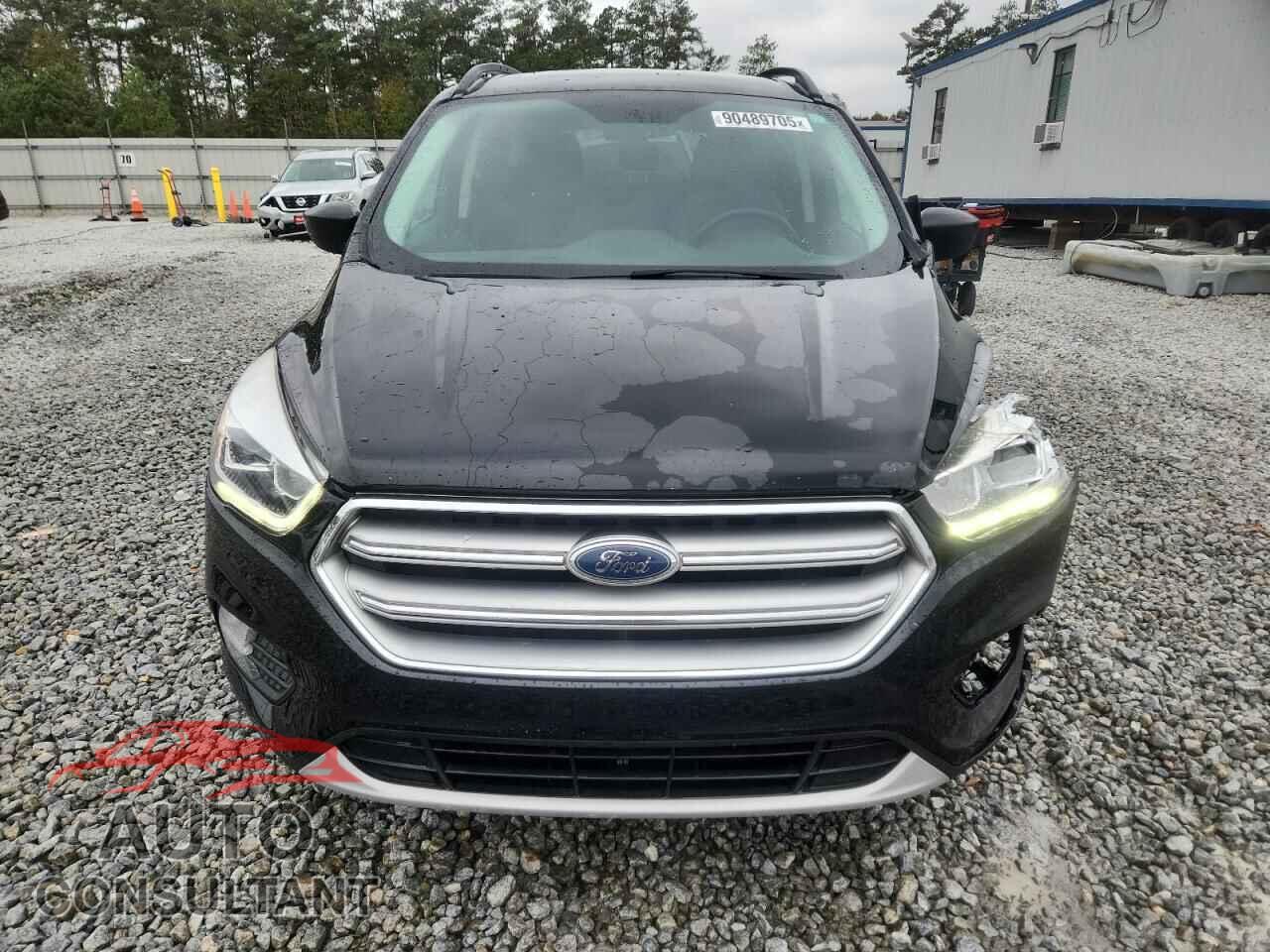 FORD ESCAPE 2017 - 1FMCU0GD5HUC42406
