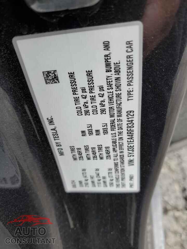 TESLA MODEL 3 2024 - 5YJ3E1EA4RF834129