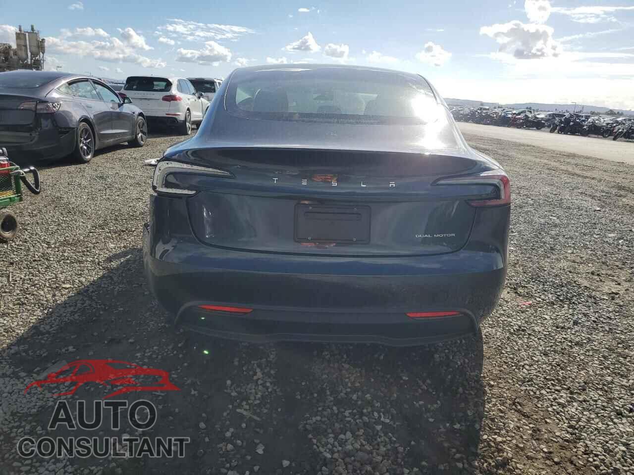 TESLA MODEL 3 2024 - 5YJ3E1EB3RF832509