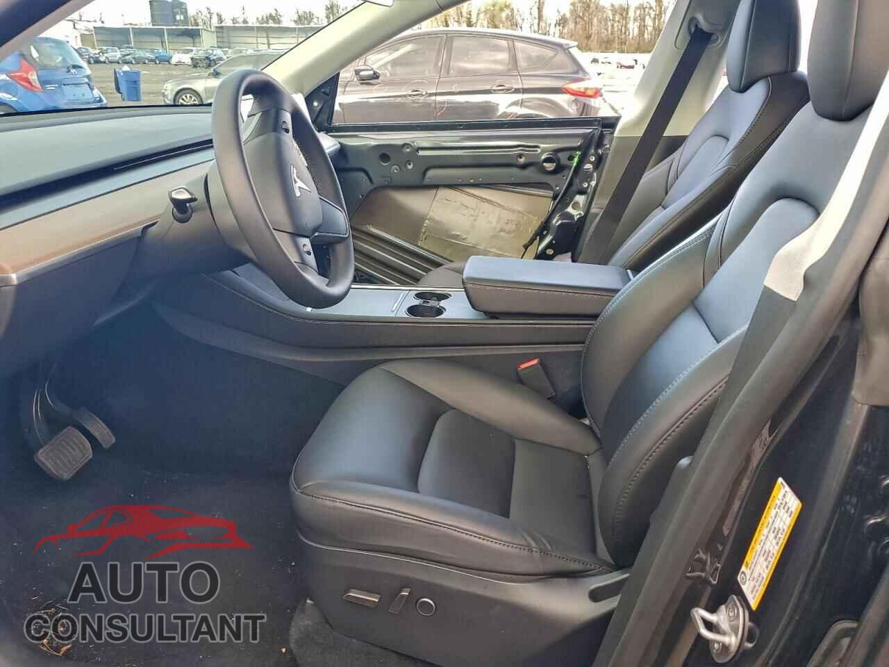 TESLA MODEL Y 2024 - 7SAYGDEE5RF009031