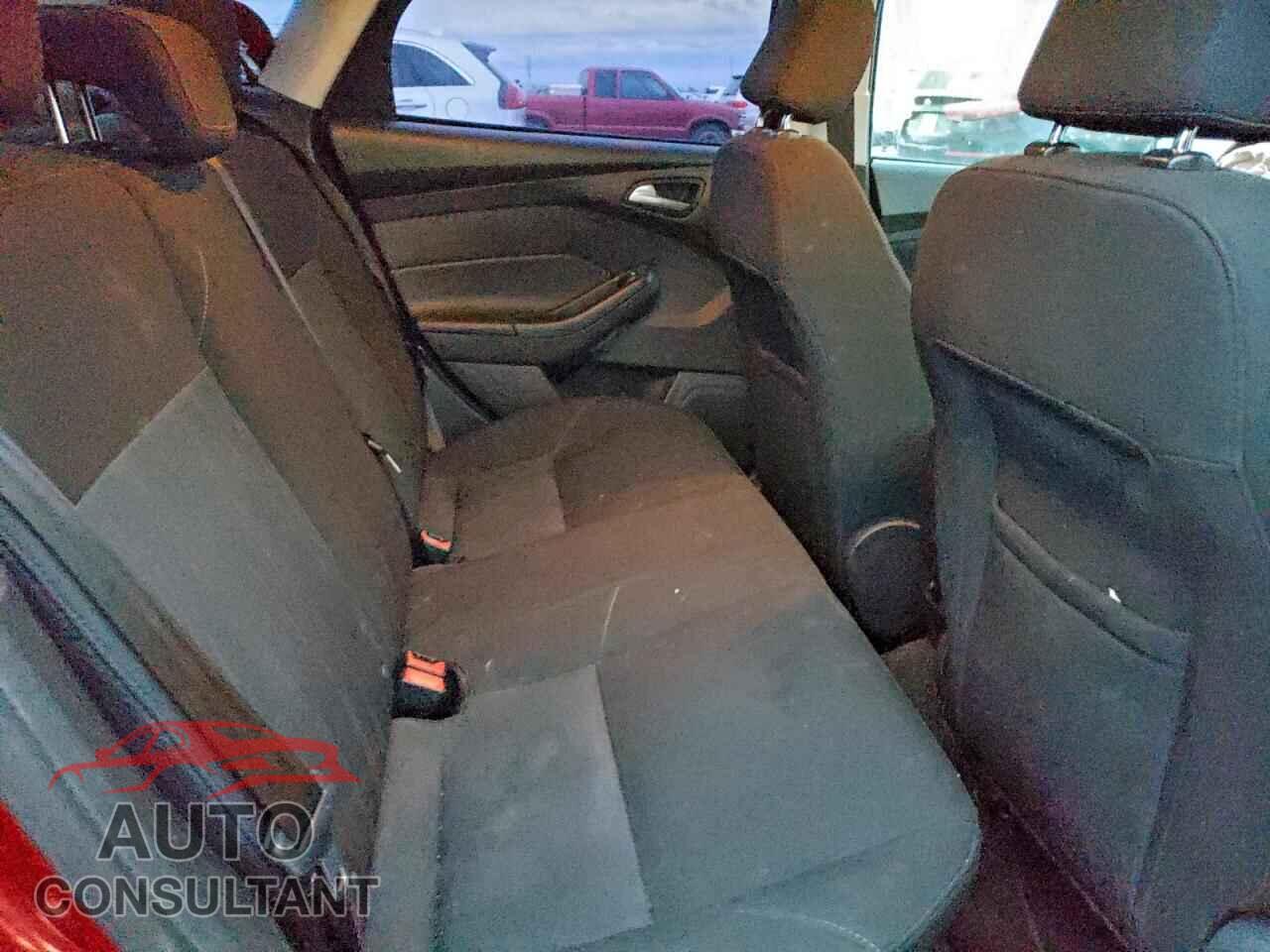 FORD FOCUS 2015 - 1FADP3F27FL375551