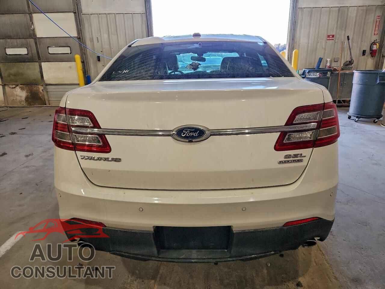 FORD TAURUS 2015 - 1FAHP2E82FG193802