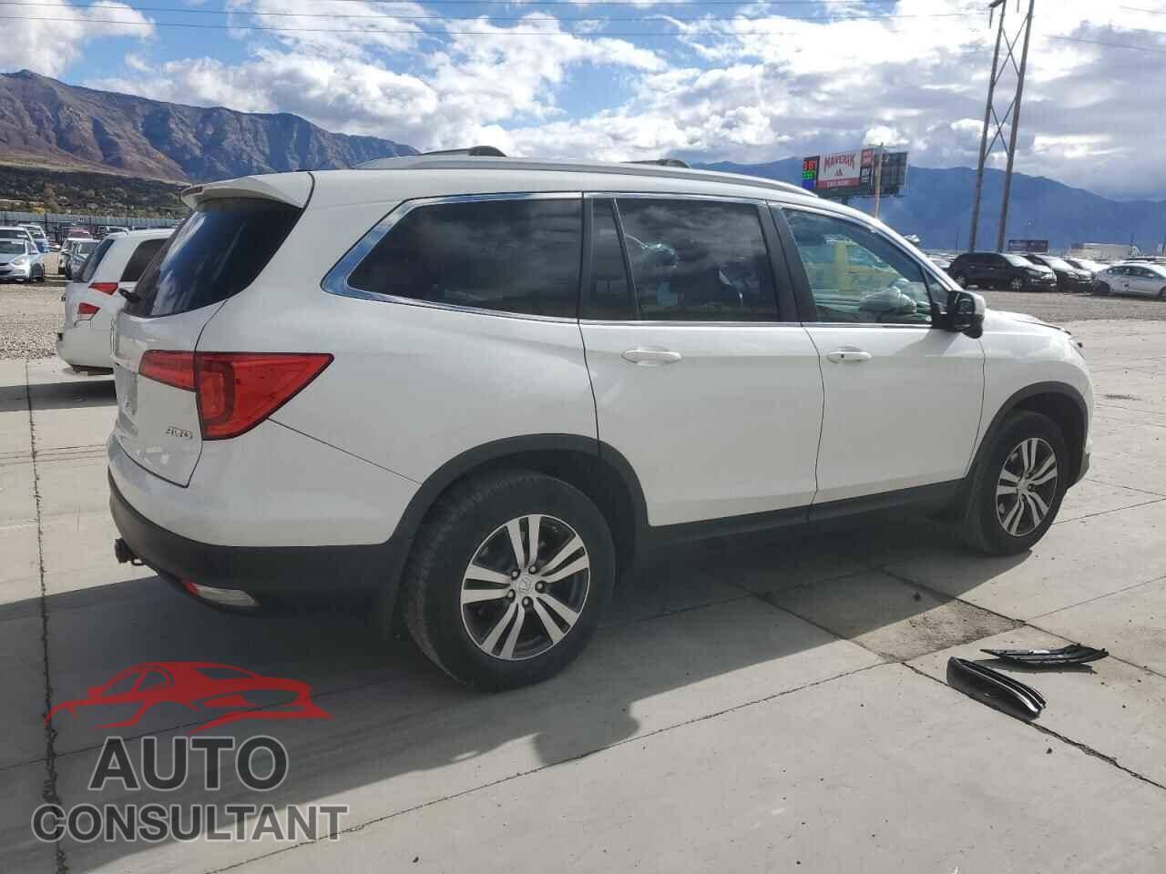 HONDA PILOT 2017 - 5FNYF6H65HB035563