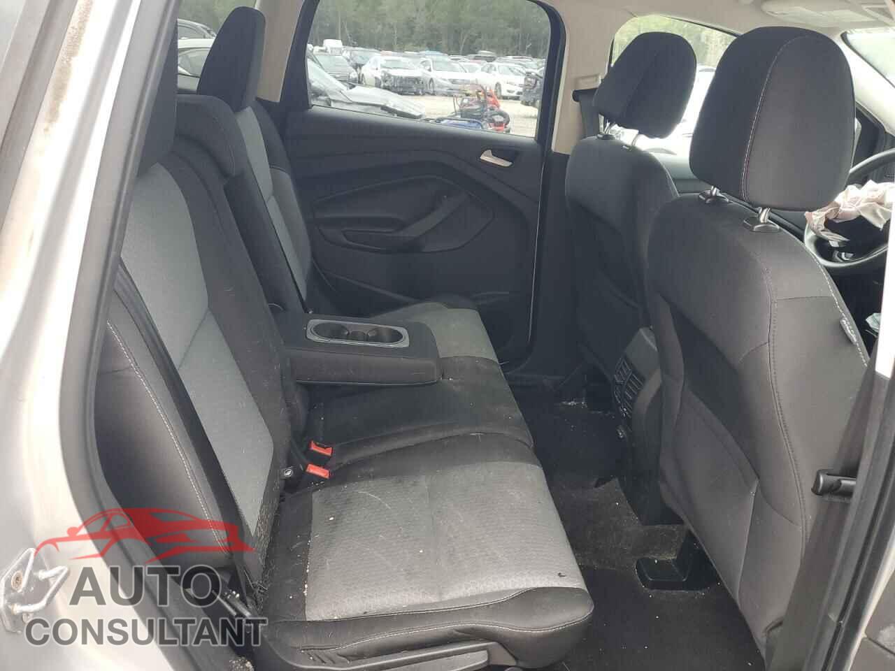 FORD ESCAPE 2017 - 1FMCU0GD7HUC18057
