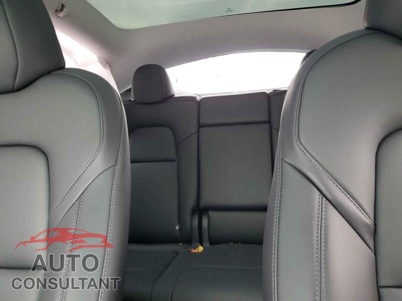 TESLA MODEL Y 2024 - 7SAYGDEE4RA310564