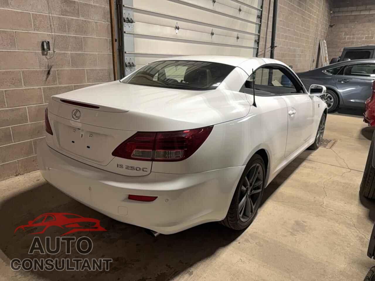 LEXUS IS 2015 - JTHFF2C24F2531960