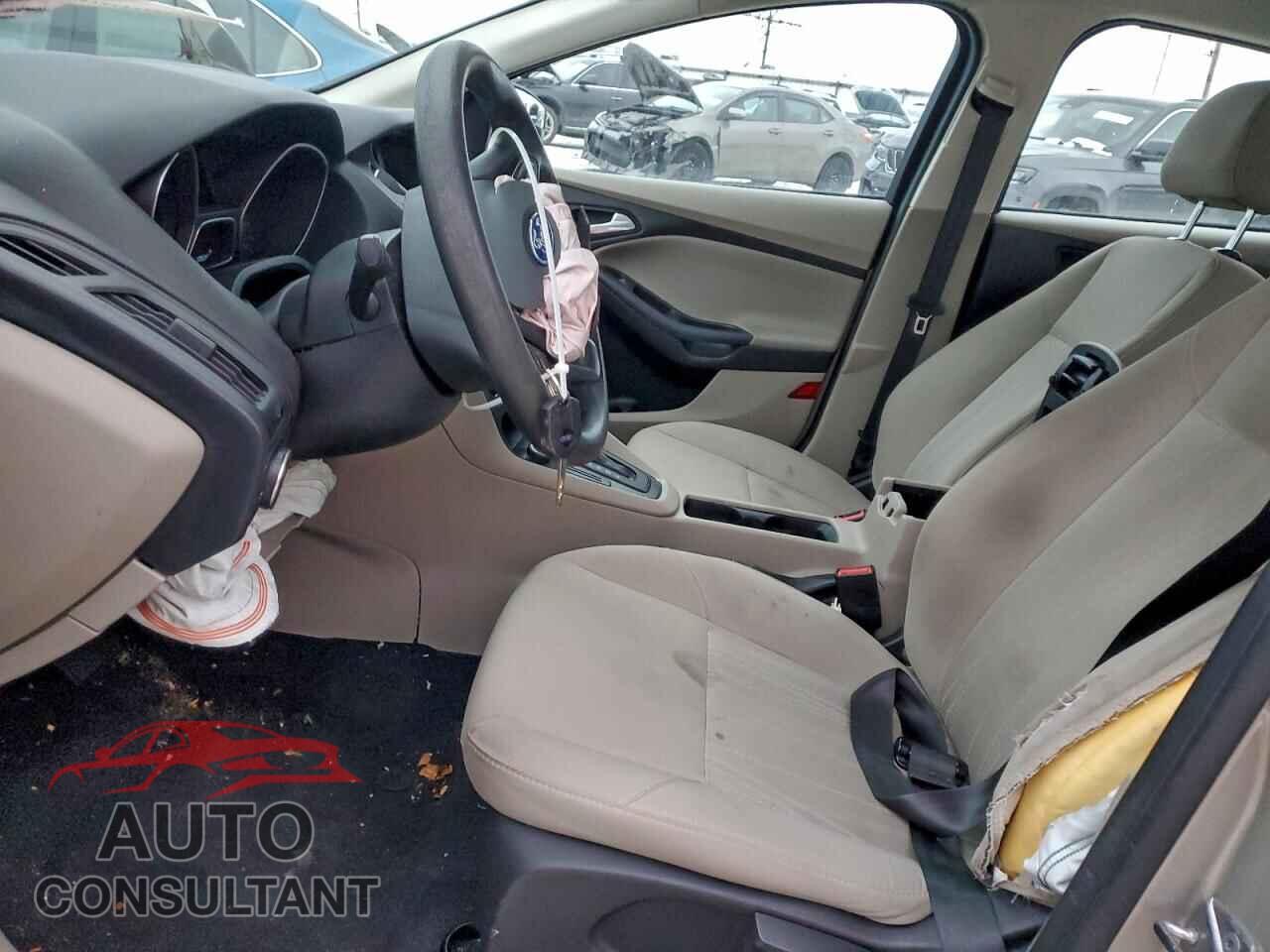 FORD FOCUS 2015 - 1FADP3F24FL382702