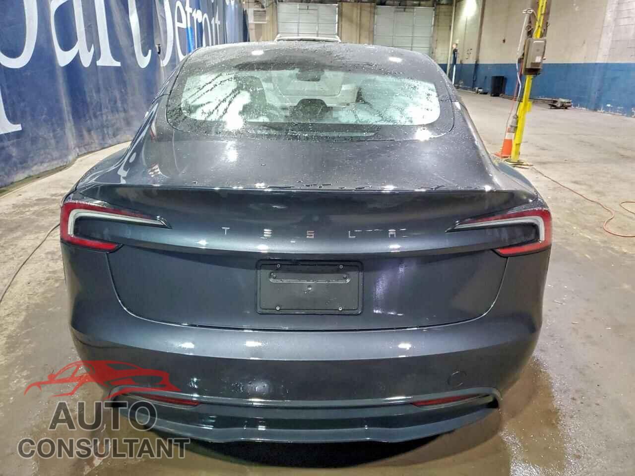 TESLA MODEL 3 2025 - 5YJ3E1EA4SF074354