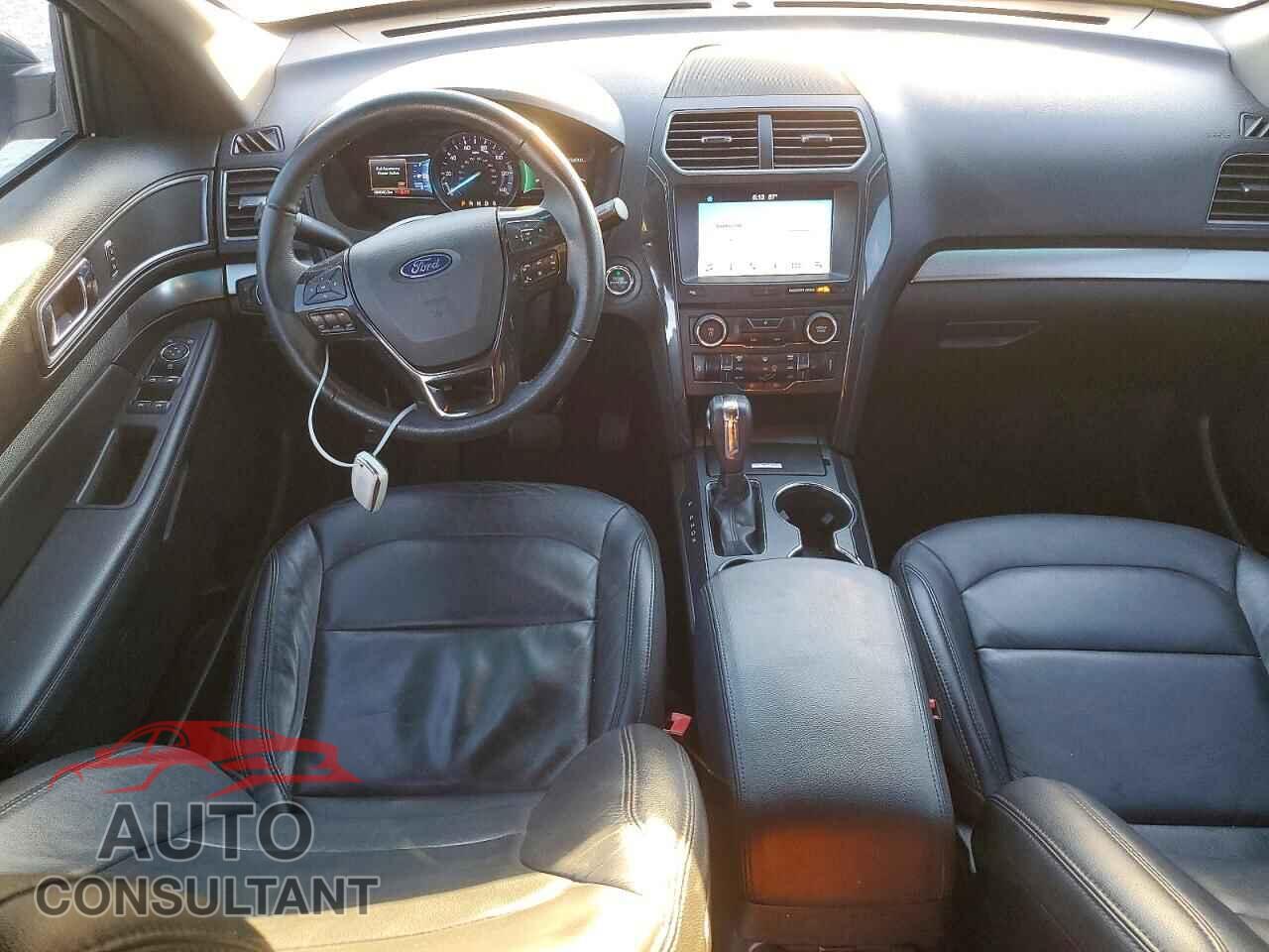 FORD EXPLORER 2018 - 1FM5K7D88JGB30007