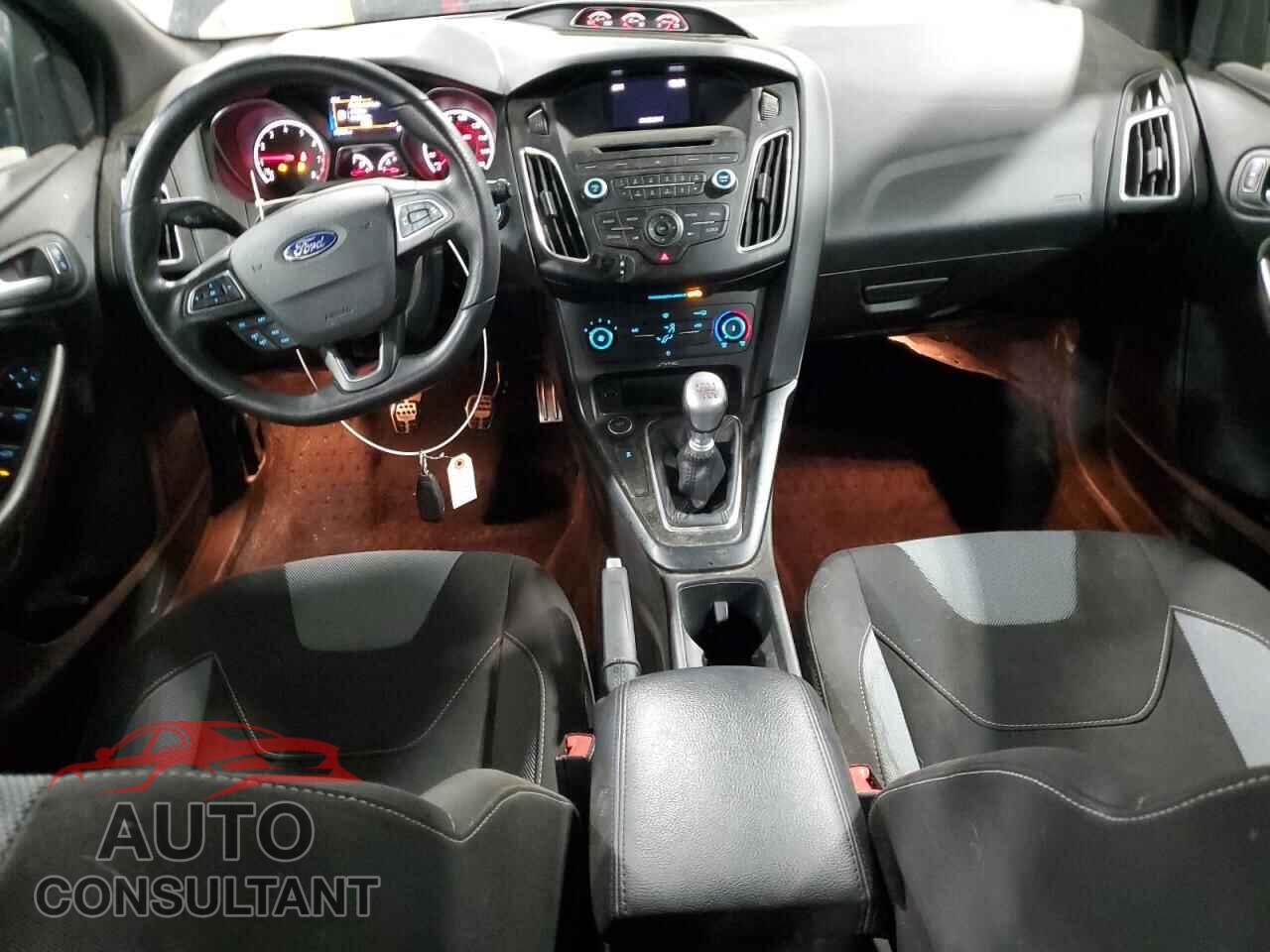 FORD FOCUS 2017 - 1FADP3L96HL277163