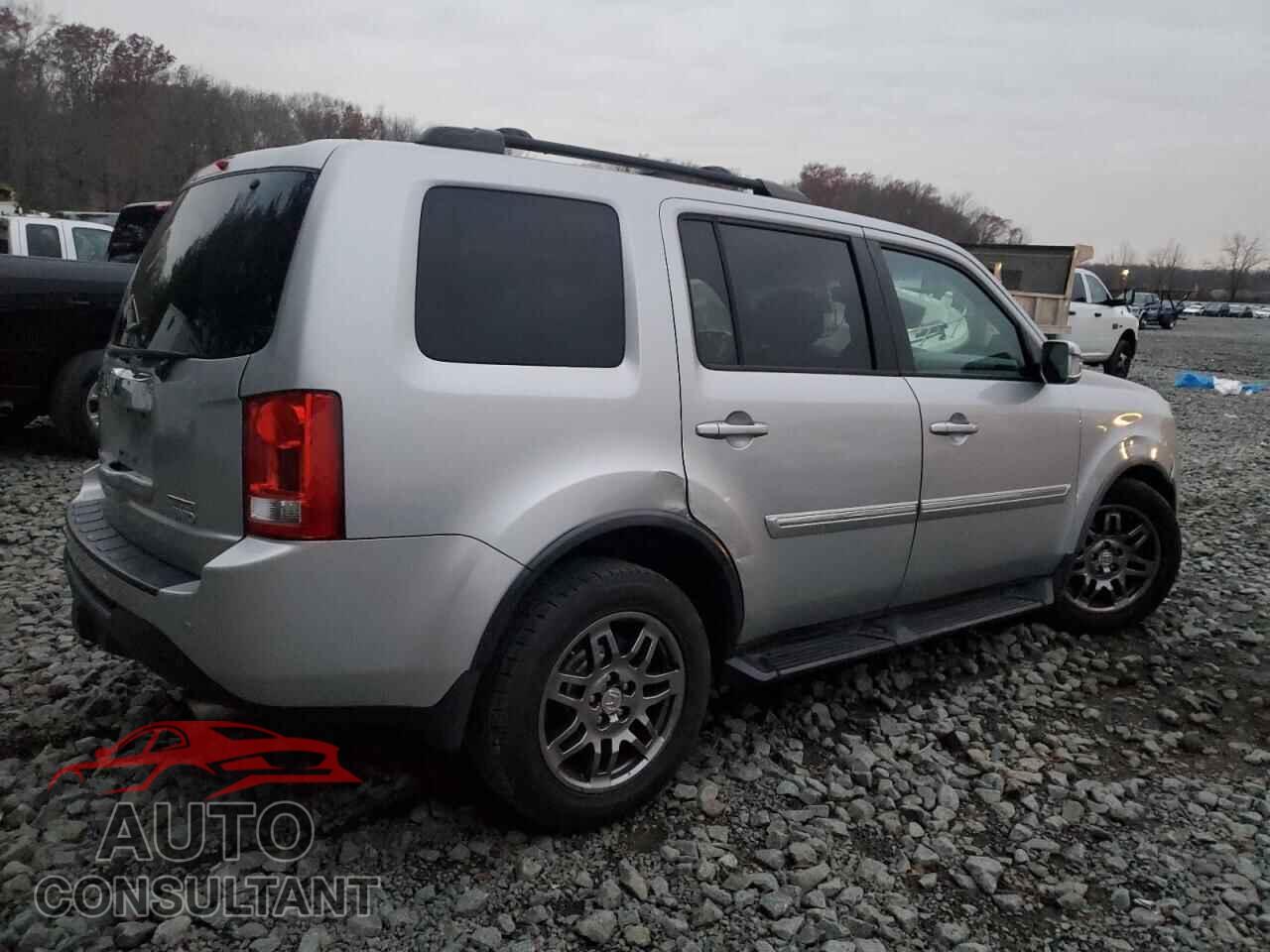 HONDA PILOT 2013 - 5FNYF4H90DB038945