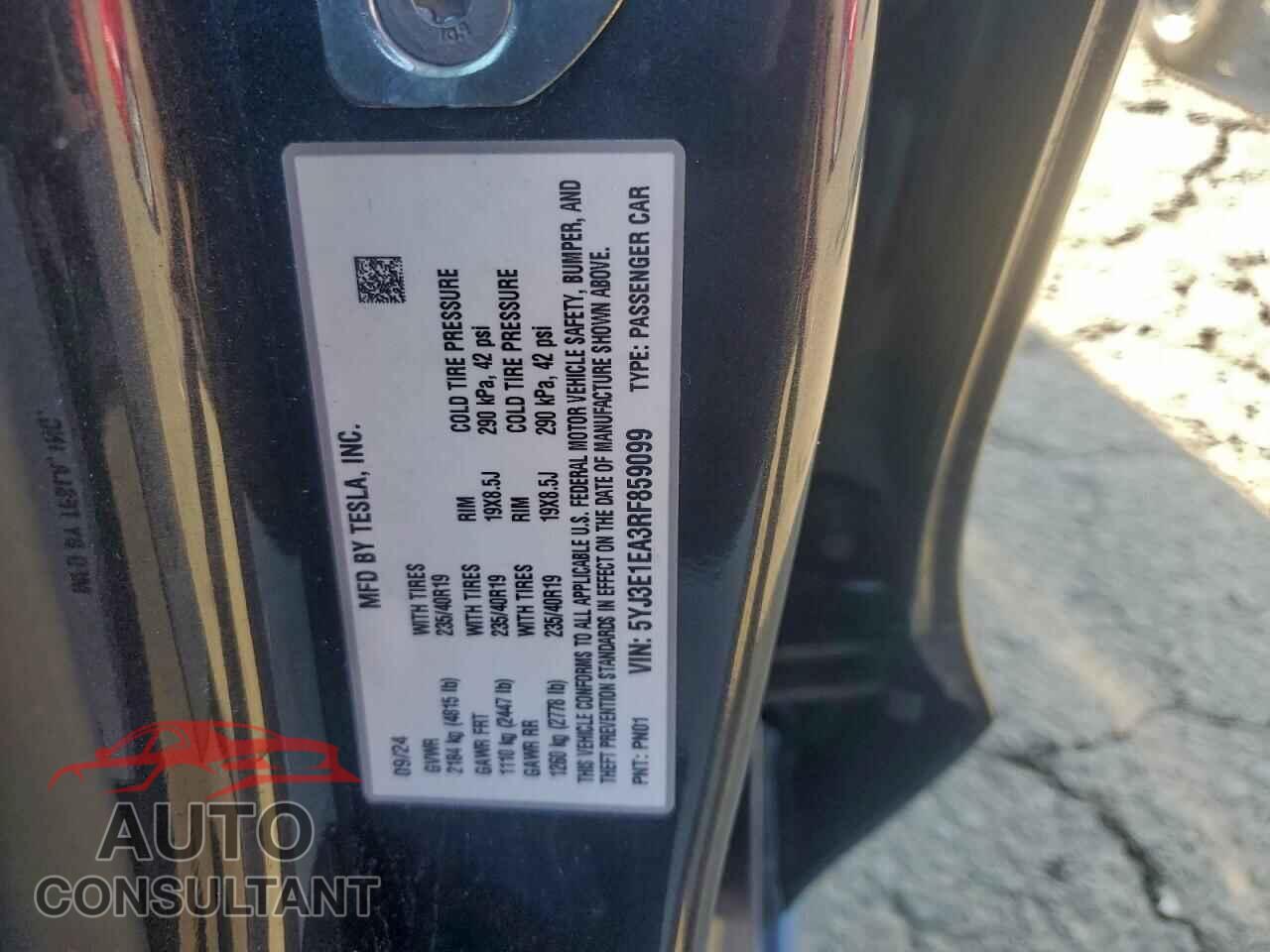 TESLA MODEL 3 2024 - 5YJ3E1EA3RF859099
