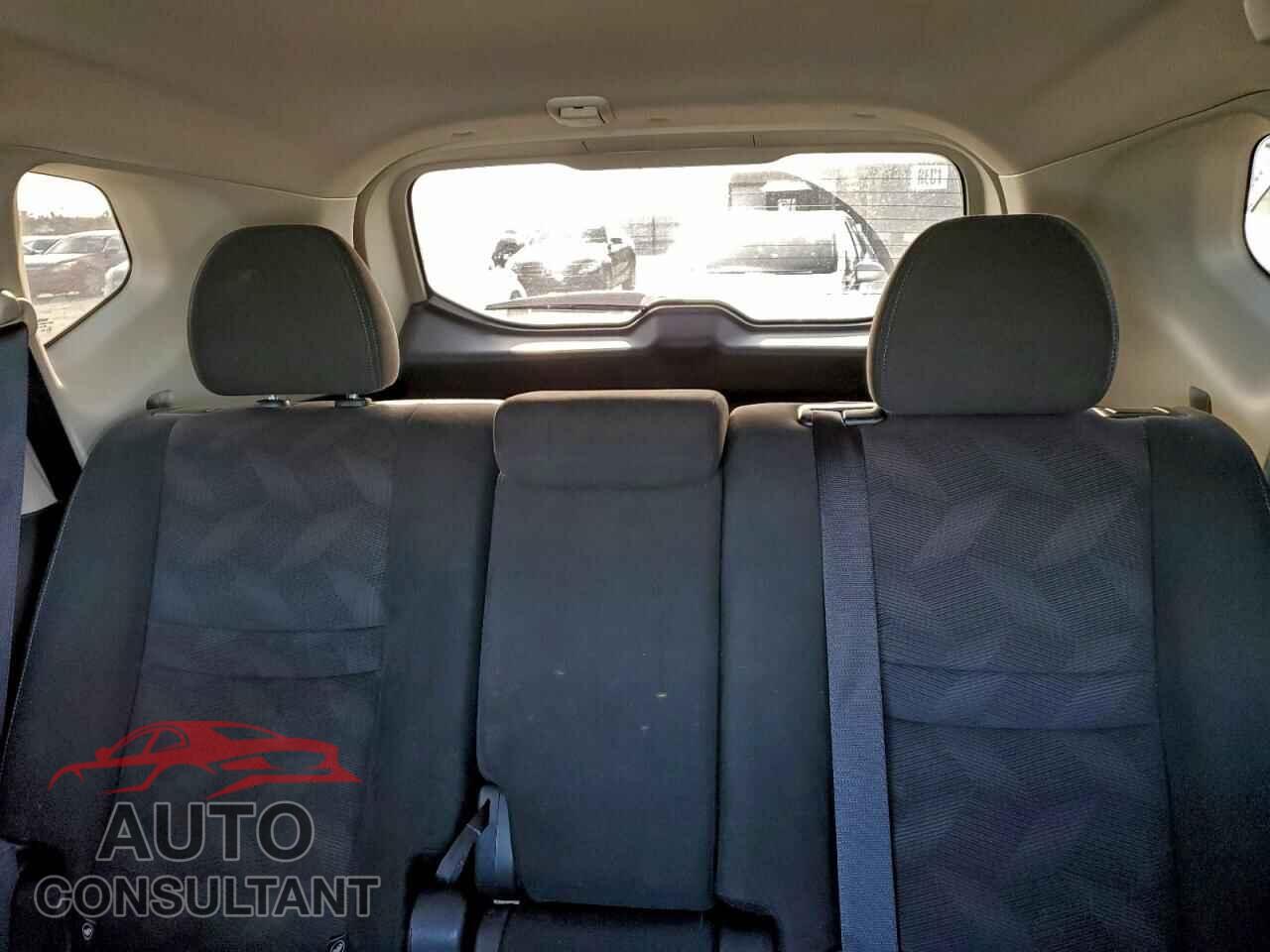 NISSAN ROGUE 2015 - KNMAT2MT9FP585155