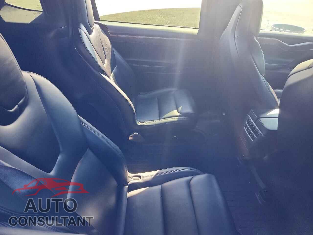 TESLA MODEL X 2018 - 5YJXCBE21JF103880