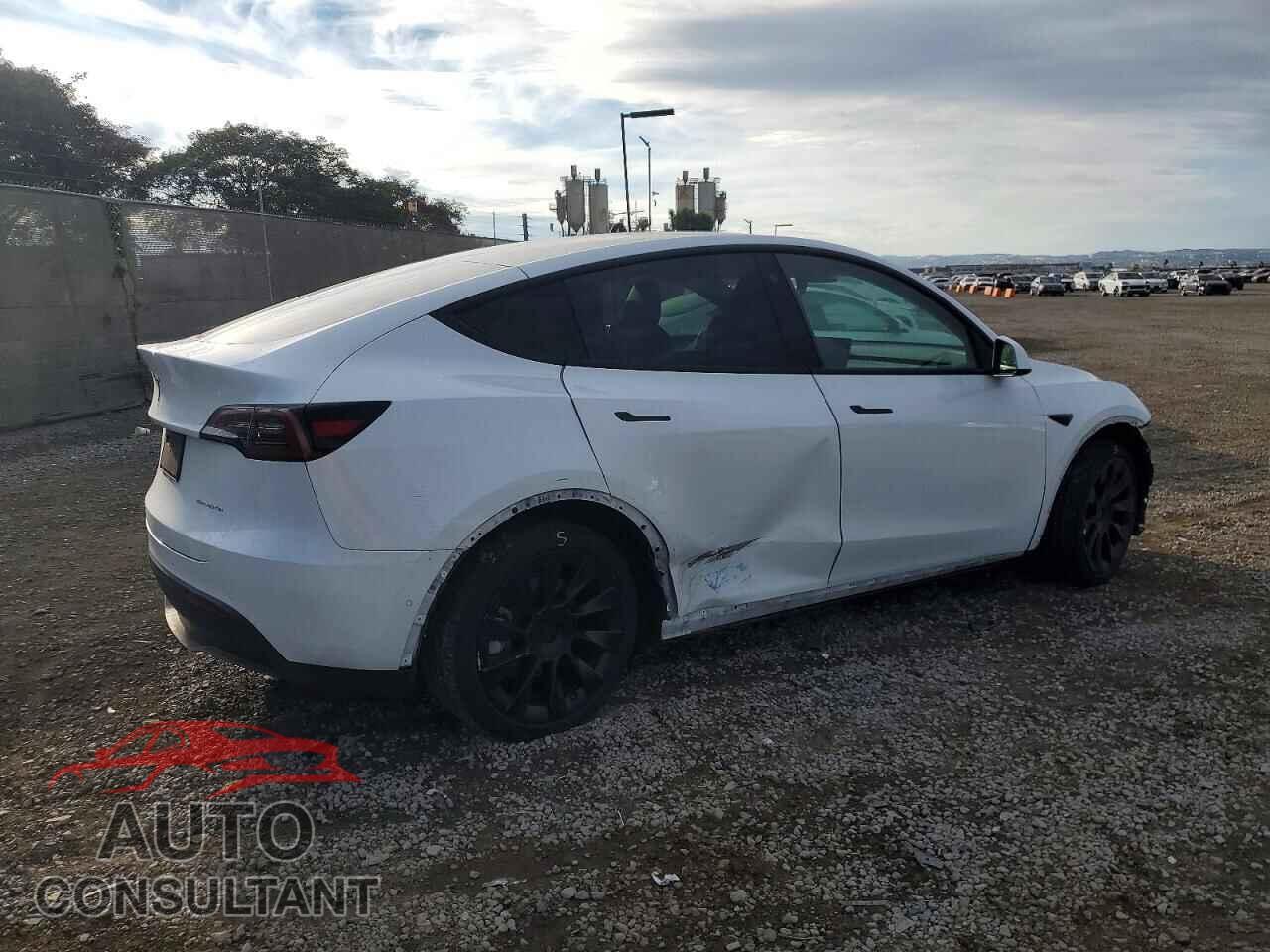 TESLA MODEL Y 2021 - 5YJYGAEE0MF273200