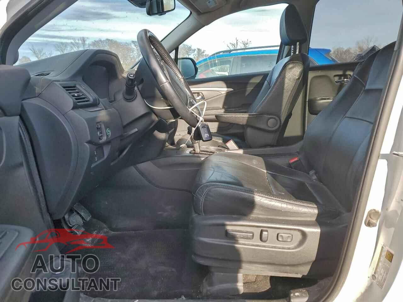 HONDA PILOT 2017 - 5FNYF6H63HB035562
