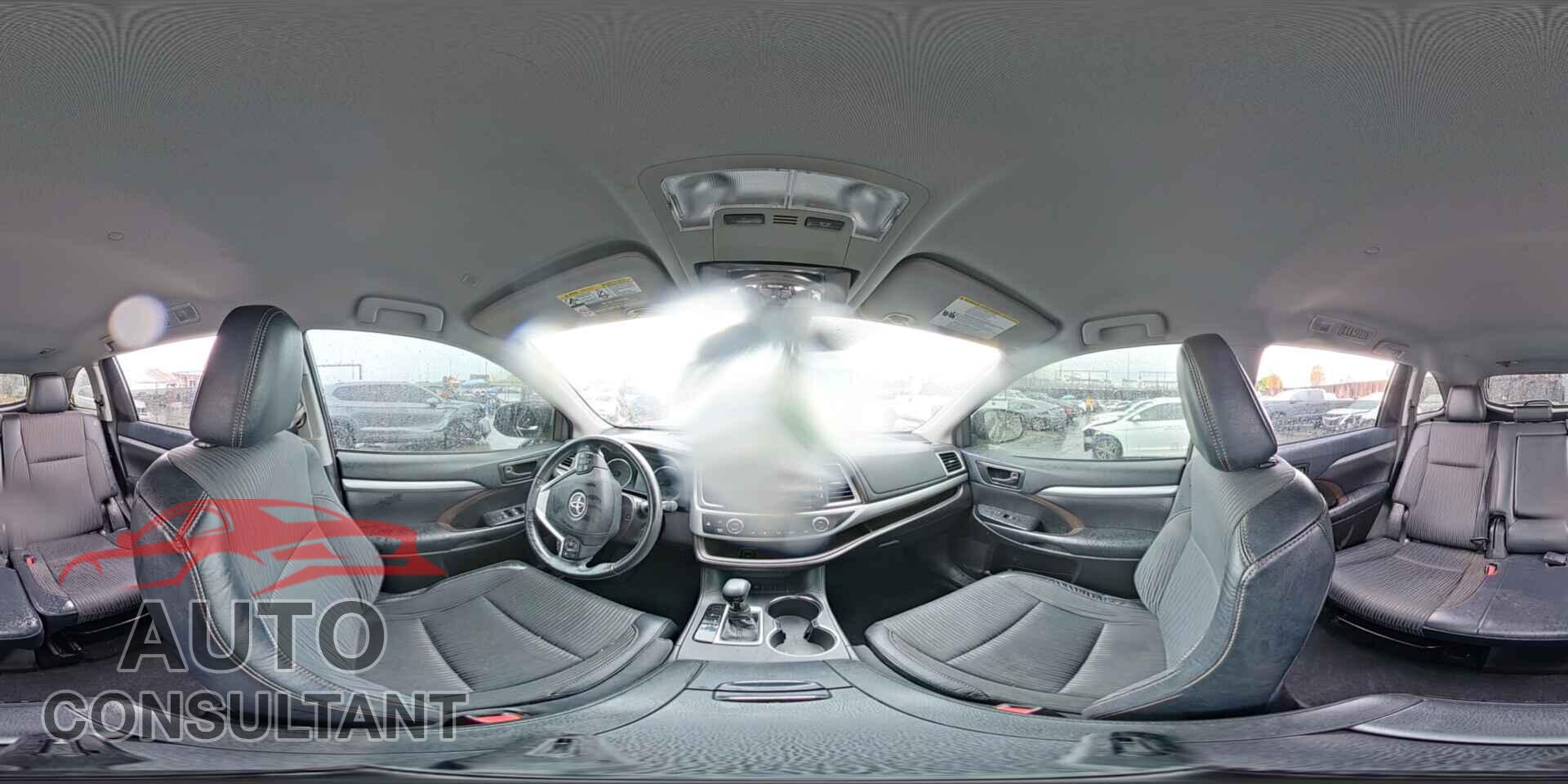 TOYOTA HIGHLANDER 2018 - 5TDZZRFH3JS281143