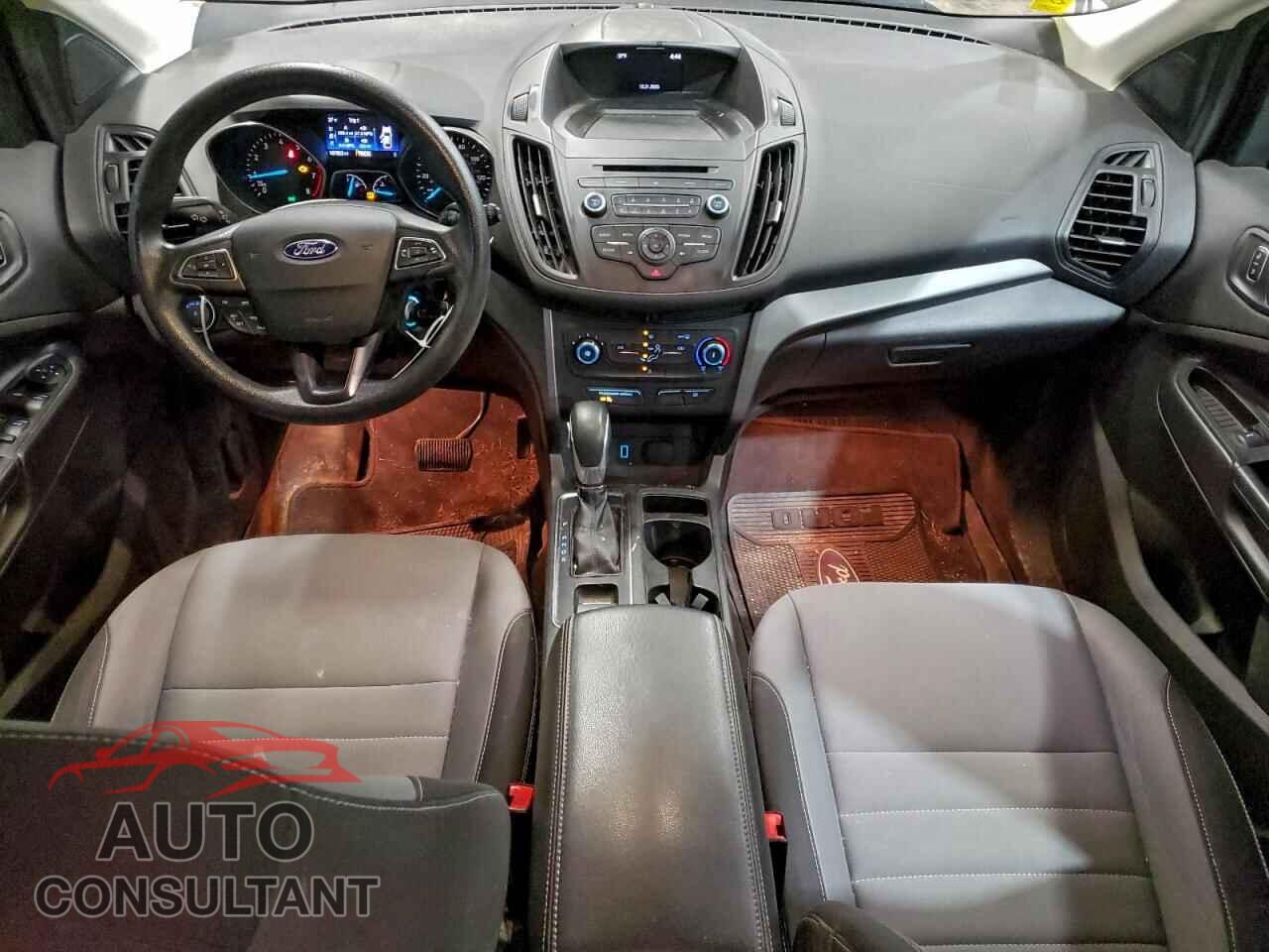 FORD ESCAPE 2017 - 1FMCU0F79HUB70931