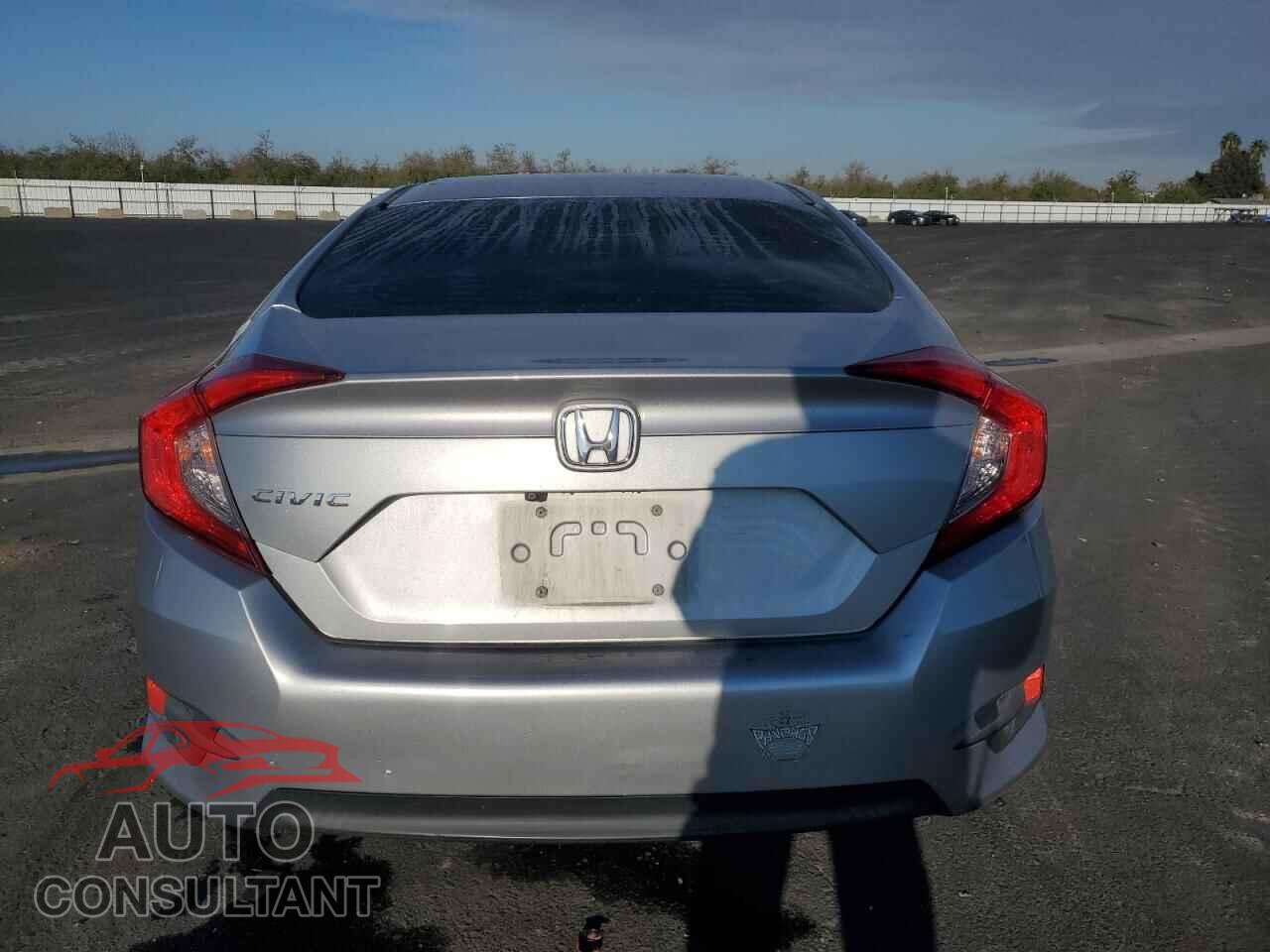 HONDA CIVIC 2018 - 2HGFC2F59JH583960