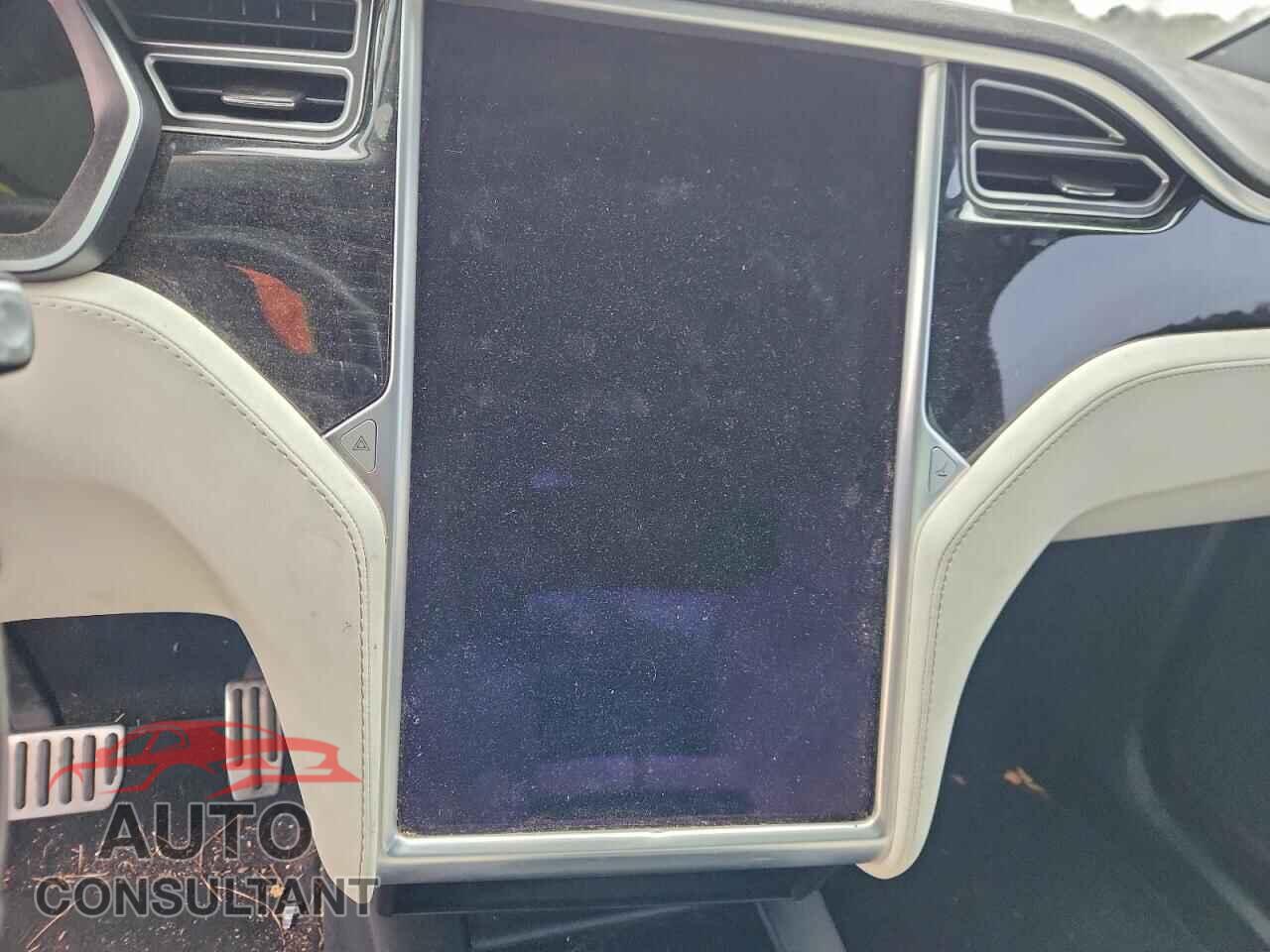 TESLA MODEL X 2017 - 5YJXCBE28HF049357
