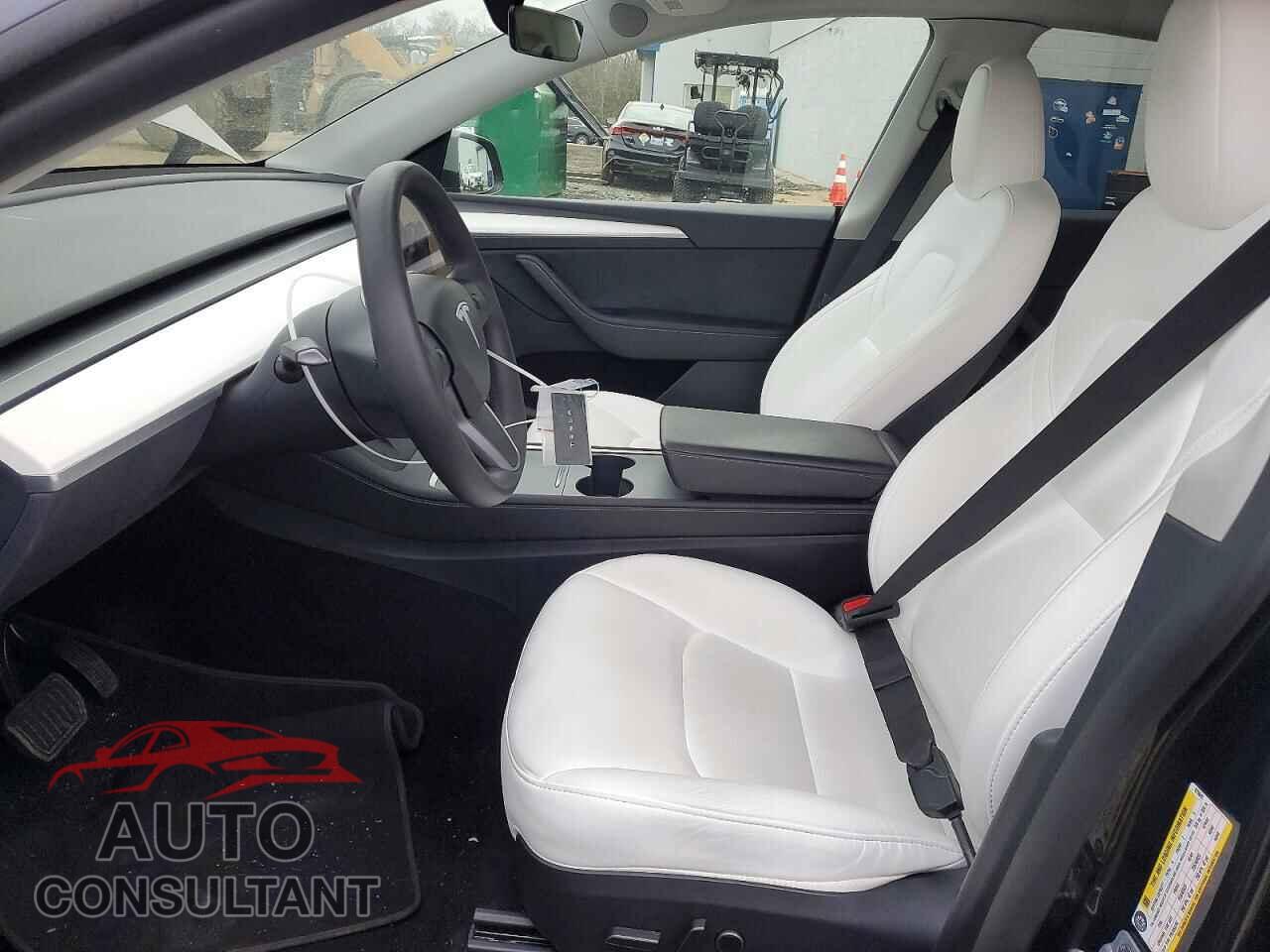 TESLA MODEL Y 2024 - 7SAYGDED5RF075845
