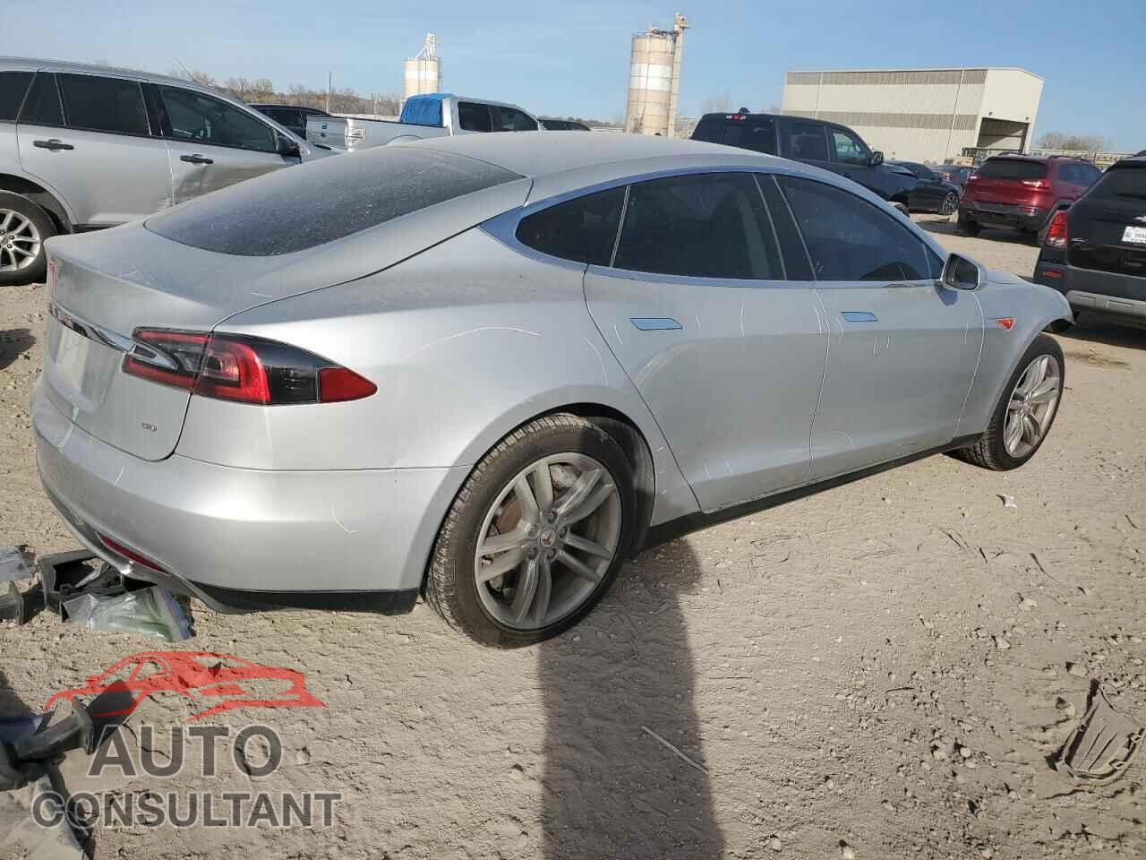 TESLA MODEL S 2013 - 5YJSA1CG9DFP23079