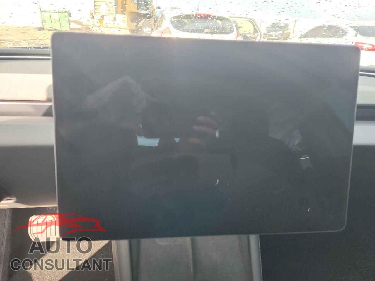 TESLA MODEL 3 2024 - 5YJ3E1EB2RF738315