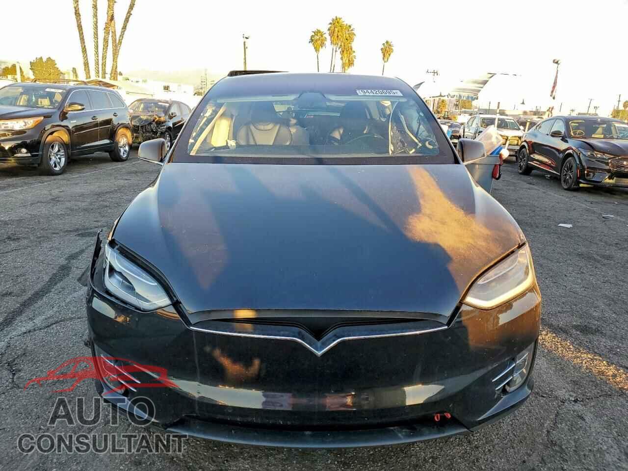TESLA MODEL X 2018 - 5YJXCBE21JF117889