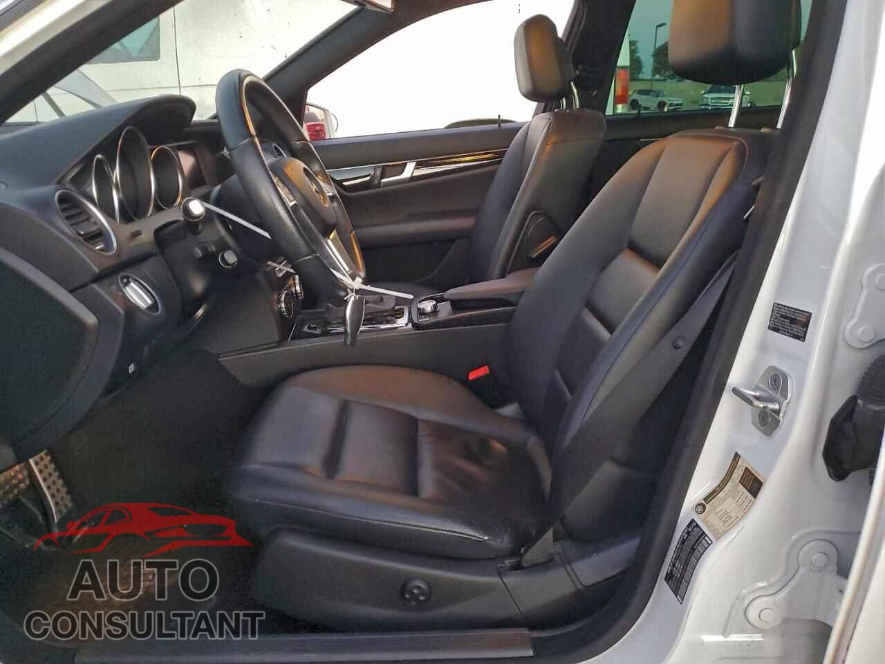 MERCEDES-BENZ C-CLASS 2013 - WDDGF5HB4DA765363