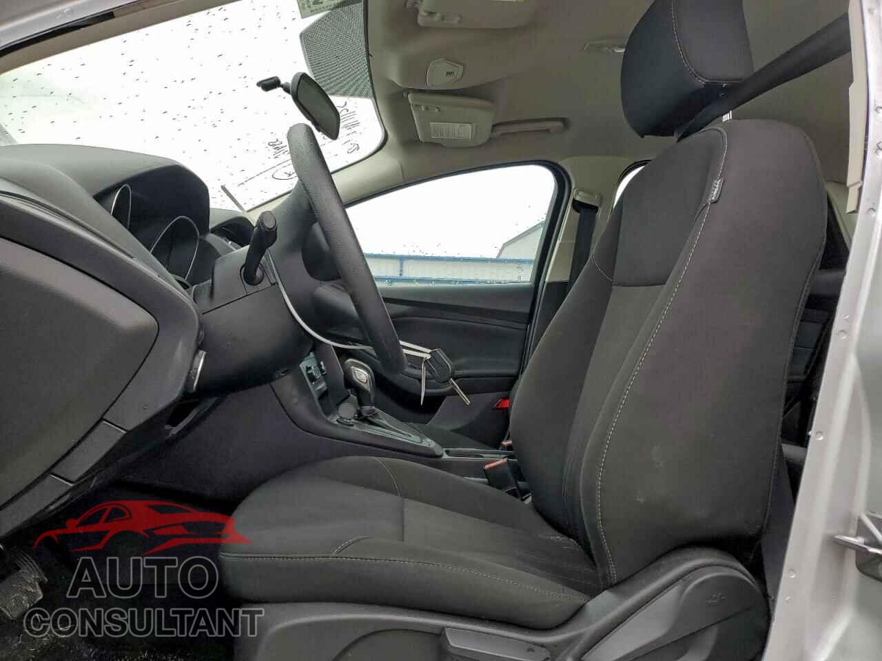 FORD FOCUS 2017 - 1FADP3F28HL329732