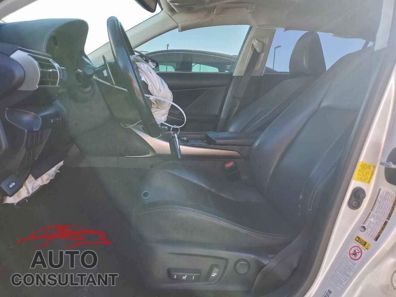 LEXUS IS 2016 - JTHBA1D29G5033582