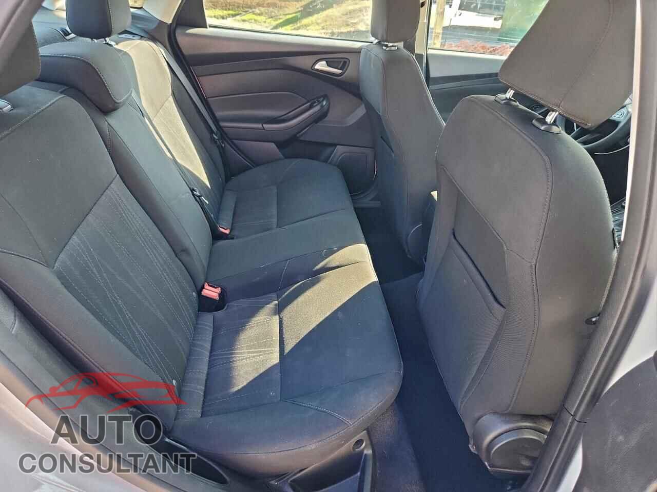 FORD FOCUS 2015 - 1FADP3F20FL268664