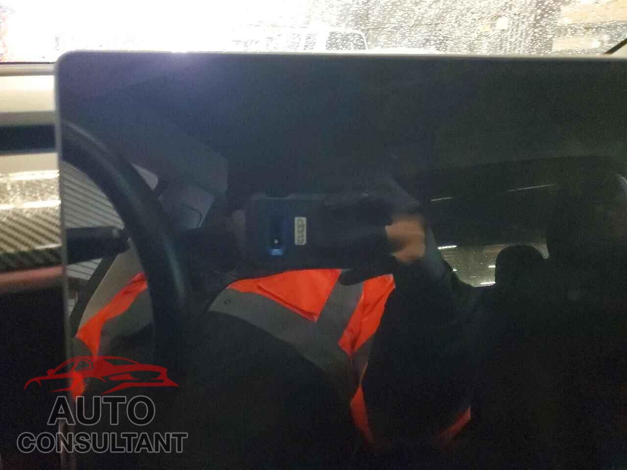 TESLA MODEL 3 2018 - 5YJ3E1EA1JF012375