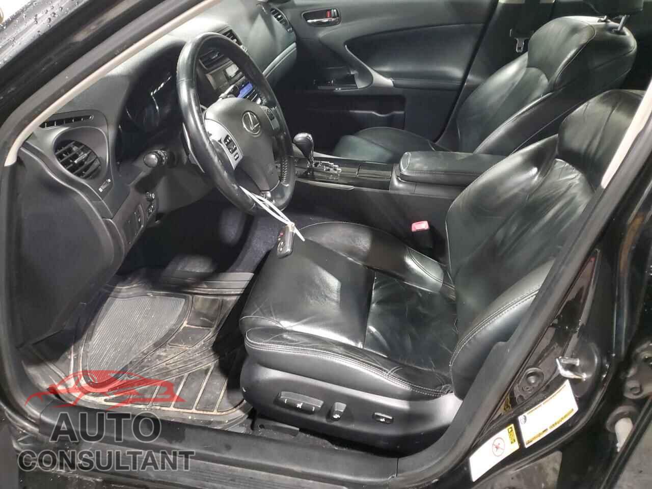 LEXUS IS 2011 - JTHCF5C28B5045259