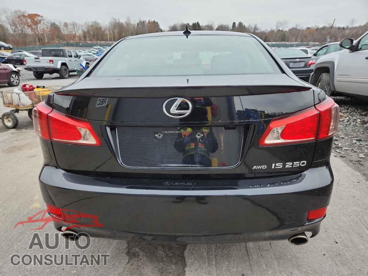 LEXUS IS 2013 - JTHCF5C26D5061043