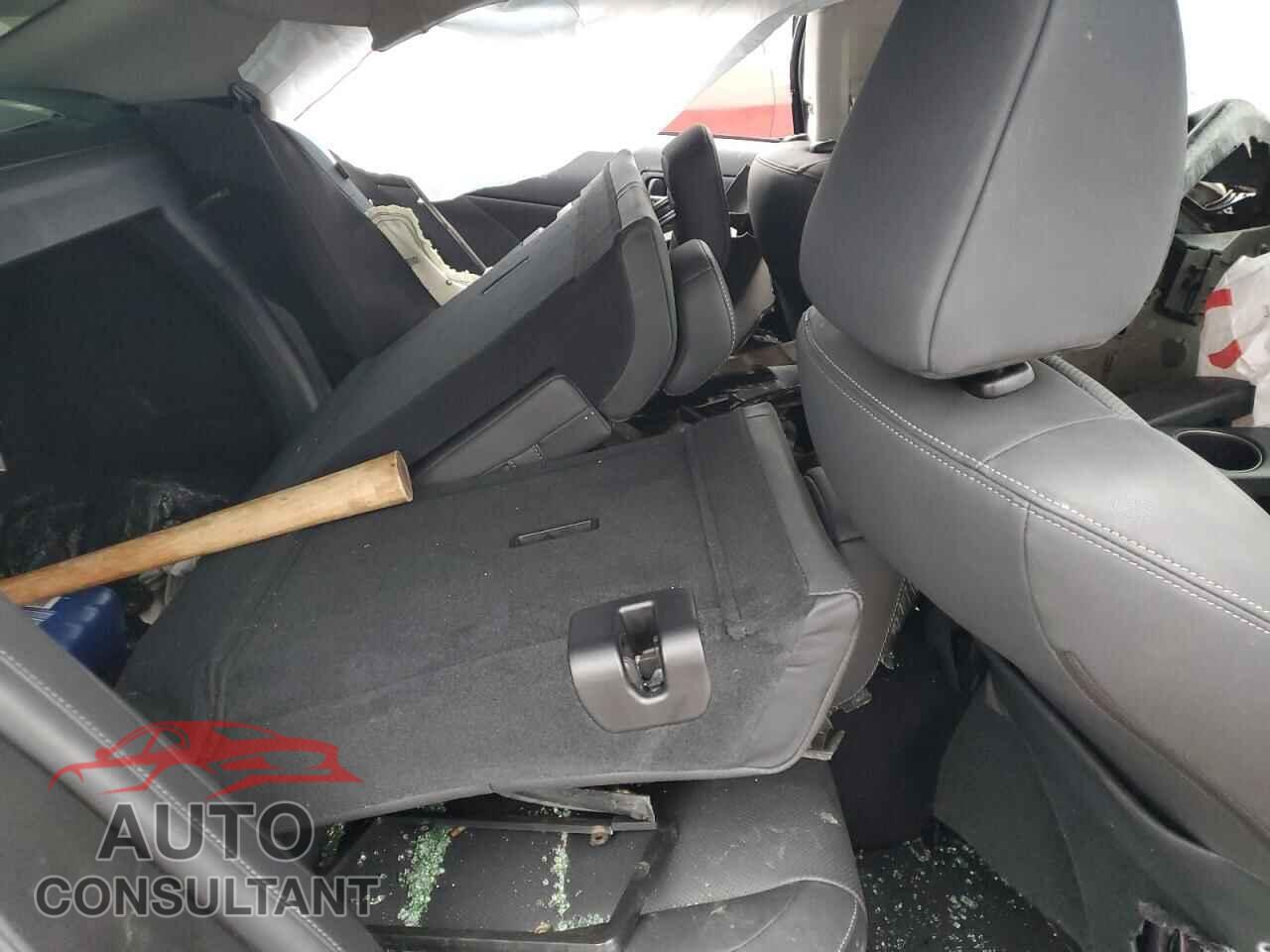 LEXUS IS 2014 - JTHCF1D20E5004300