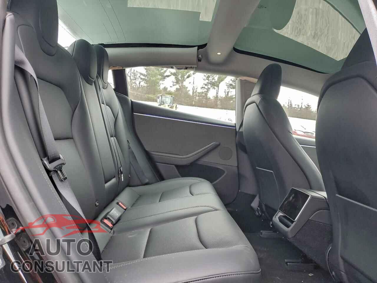 TESLA MODEL 3 2024 - 5YJ3E1EA2RF855707