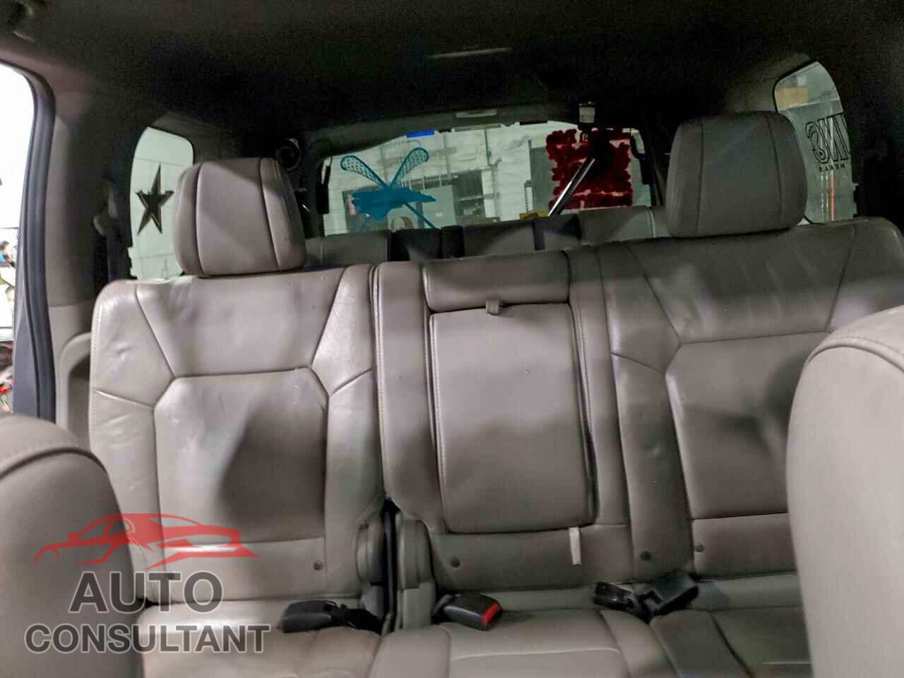 HONDA PILOT 2015 - 5FNYF4H9XFB028748