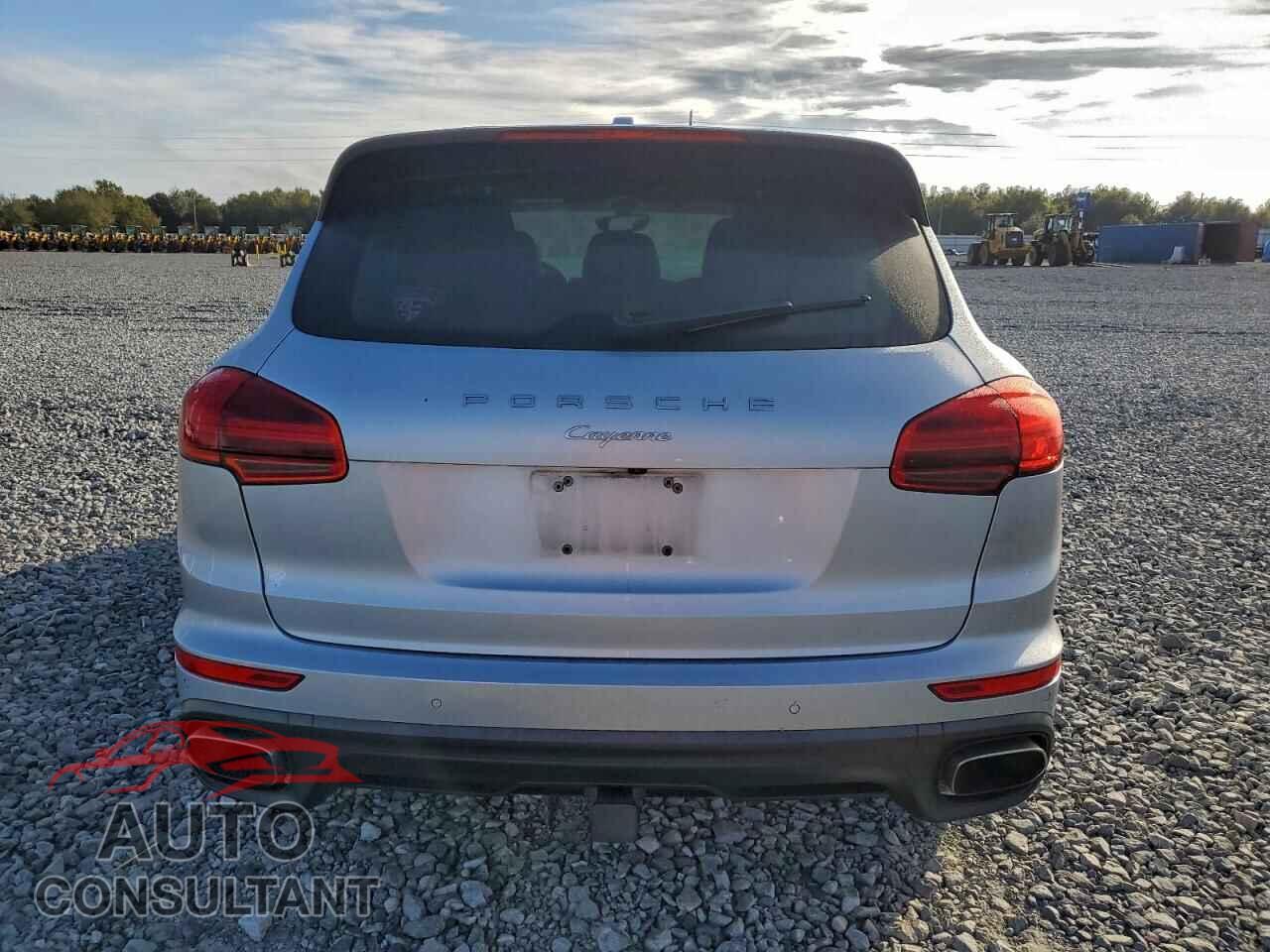 PORSCHE CAYENNE 2018 - WP1AA2A26JKA06306