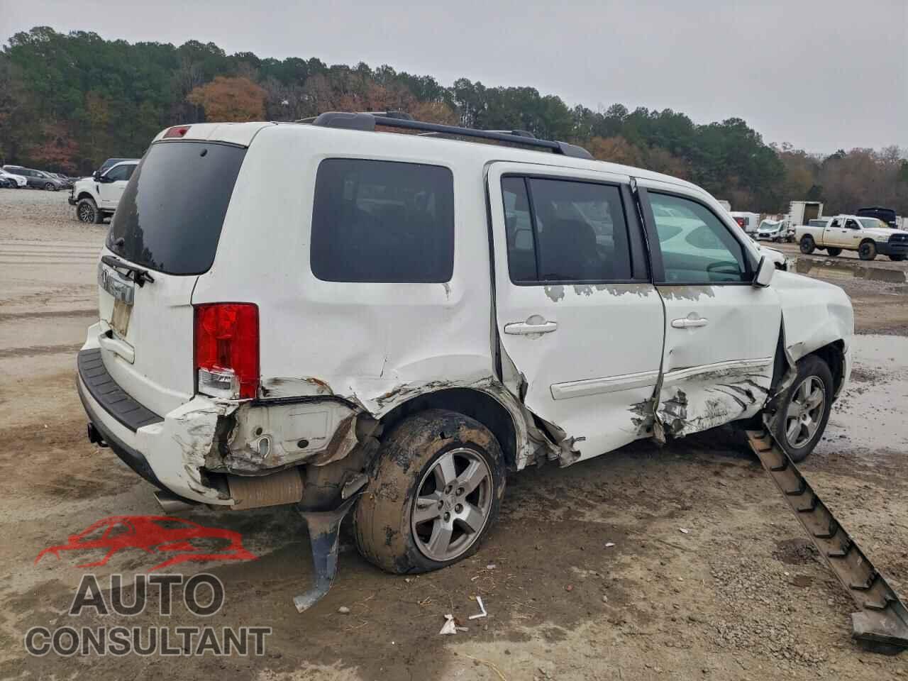 HONDA PILOT 2011 - 5FNYF3H51BB019552