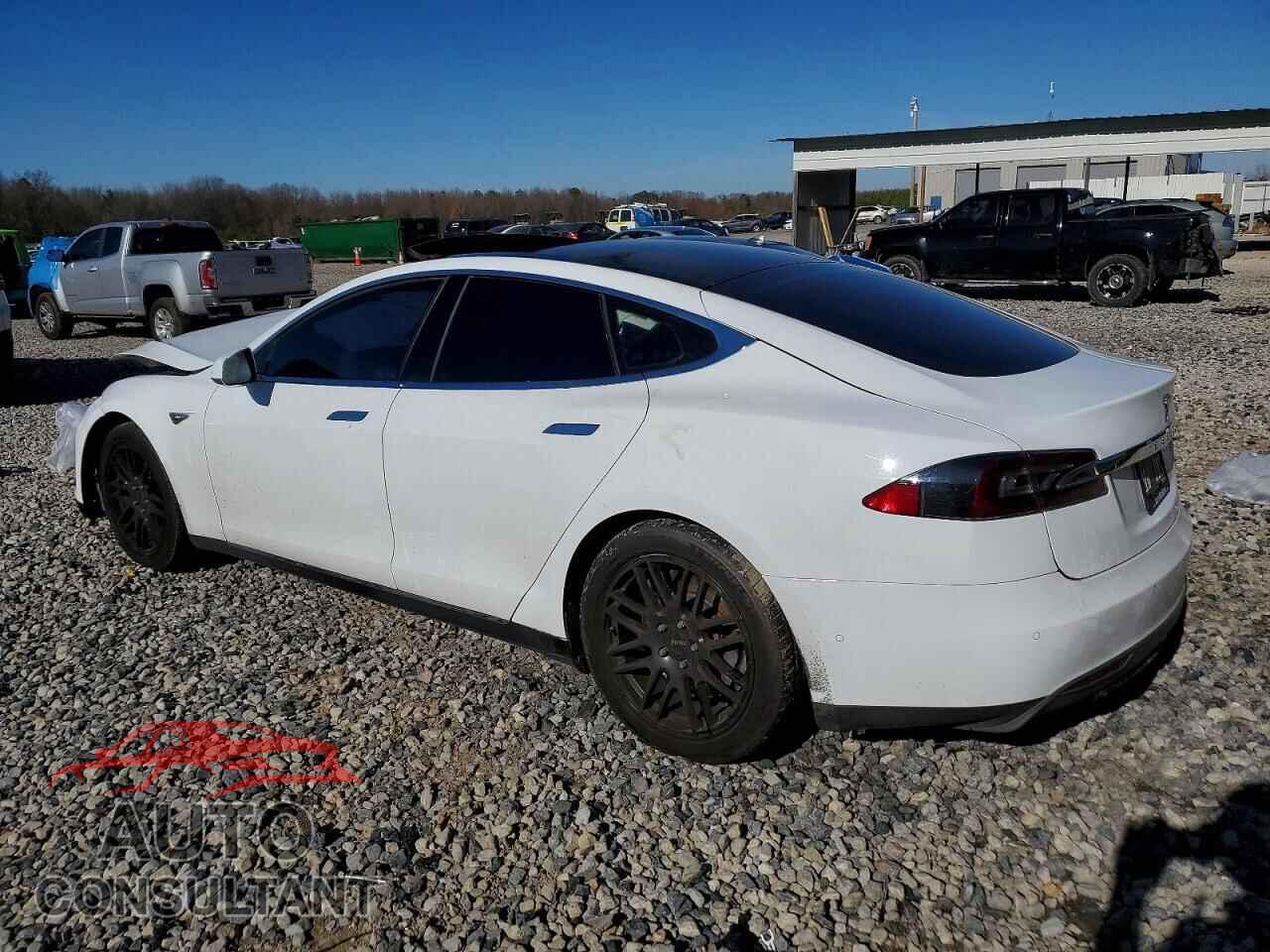 TESLA MODEL S 2015 - 5YJSA1E13FF104439