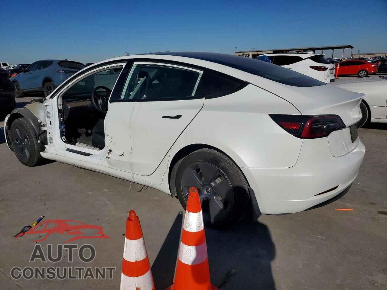 TESLA MODEL 3 2023 - 5YJ3E1EA5PF606086