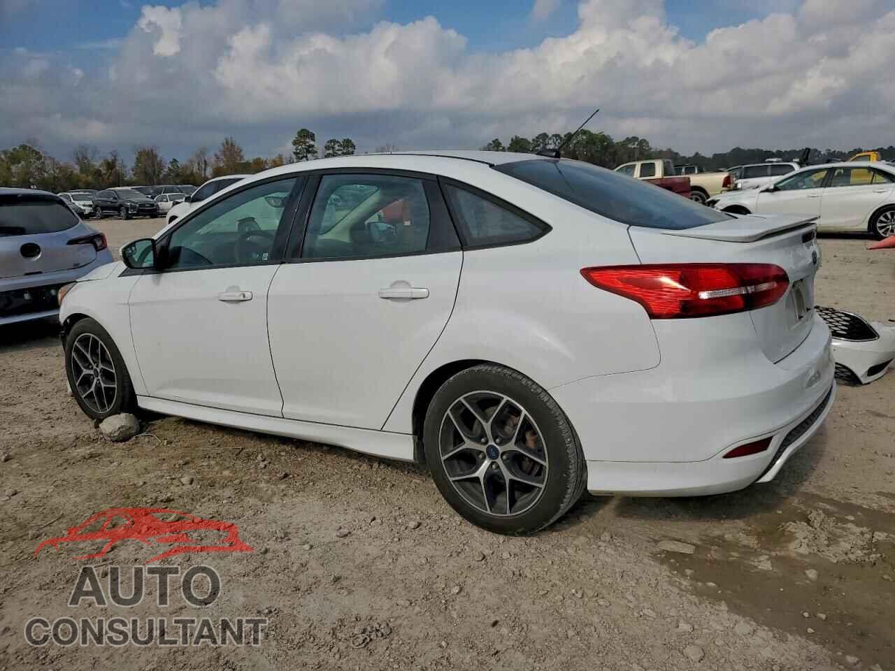 FORD FOCUS 2015 - 1FADP3F23FL240373