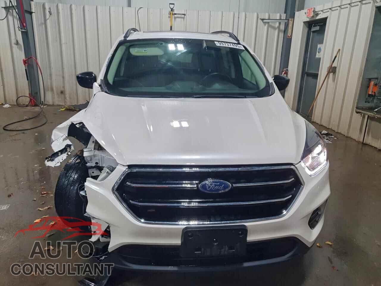 FORD ESCAPE 2017 - 1FMCU9G94HUB28400