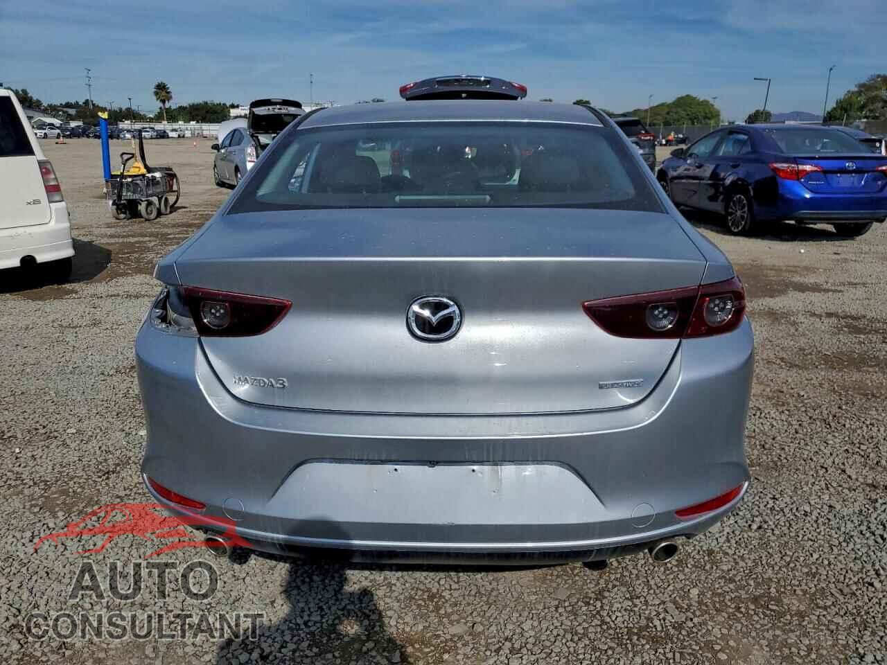 MAZDA 3 2019 - 3MZBPABL1KM111803
