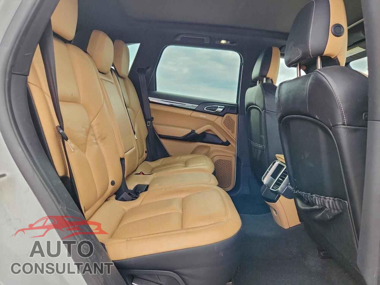PORSCHE CAYENNE 2016 - WP1AA2A22GKA15531