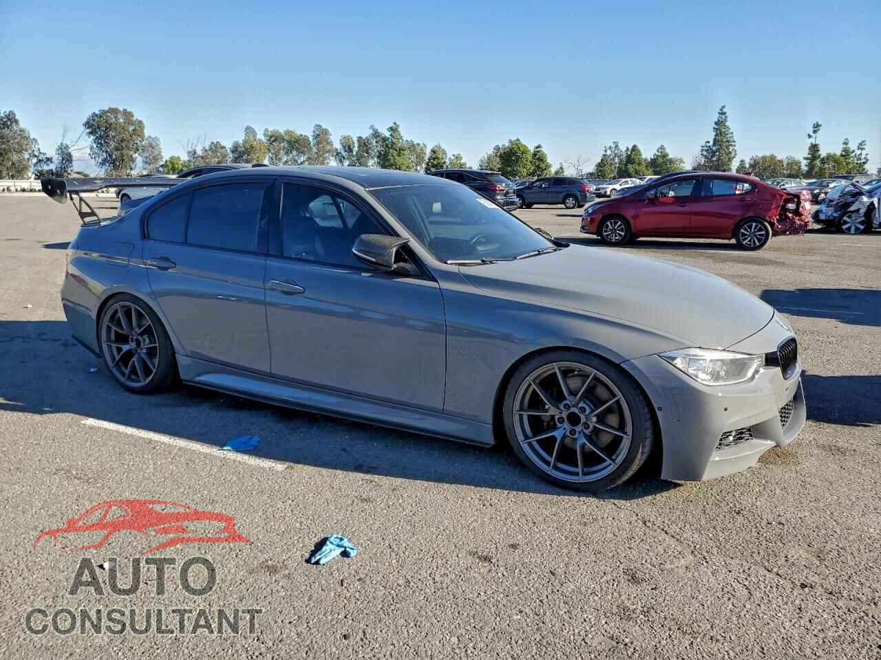 BMW 3 SERIES 2013 - WBA3A9G52DNP37612