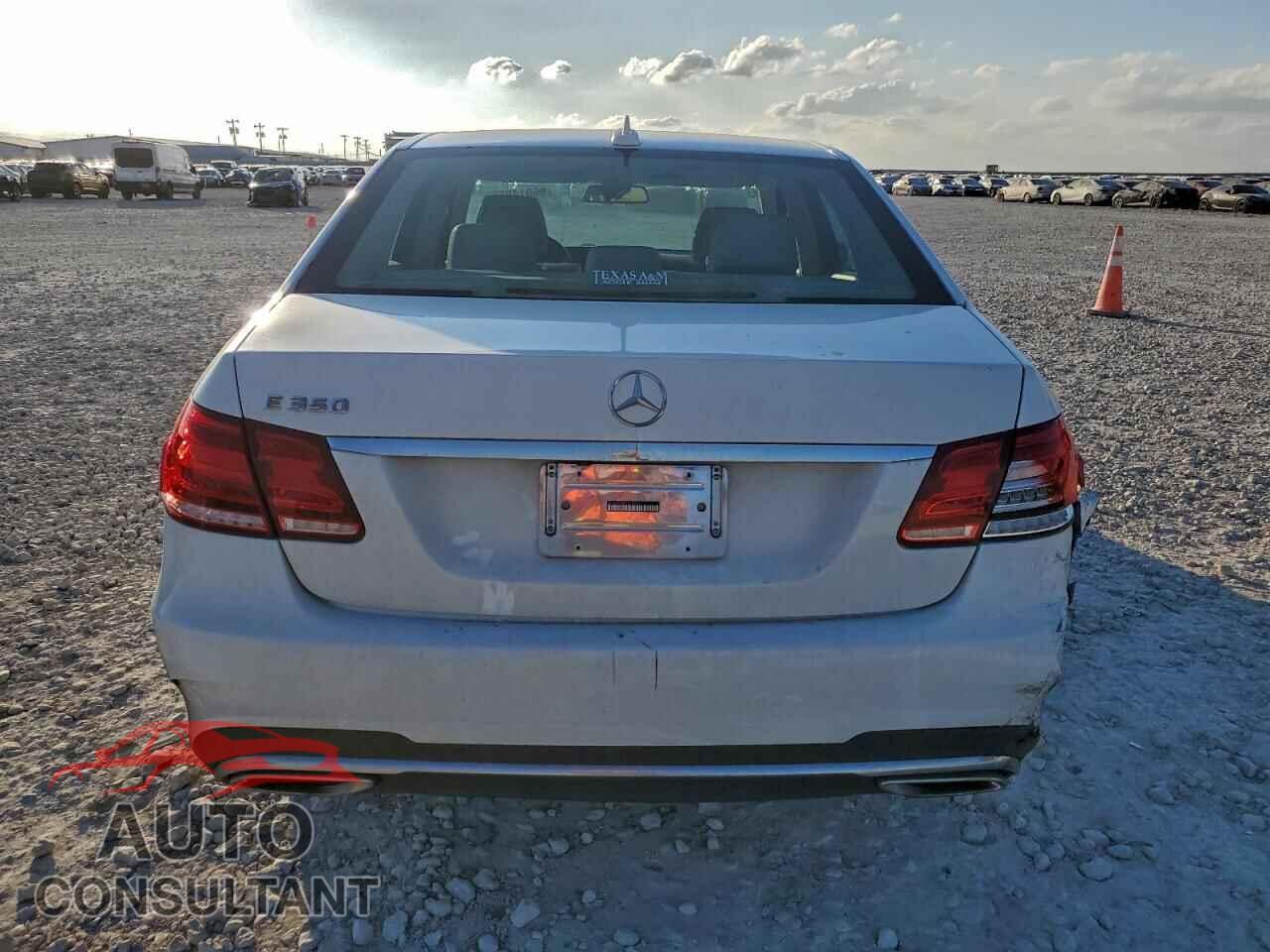 MERCEDES-BENZ E-CLASS 2015 - WDDHF5KBXFB135907
