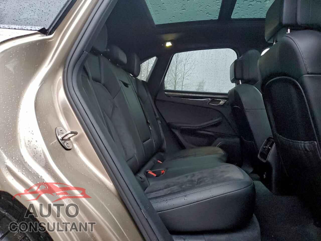 PORSCHE MACAN 2017 - WP1AA2A54HLB03986