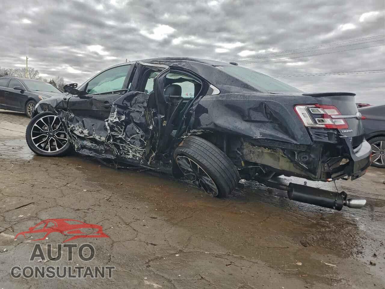 FORD TAURUS 2018 - 1FAHP2E86JG135376